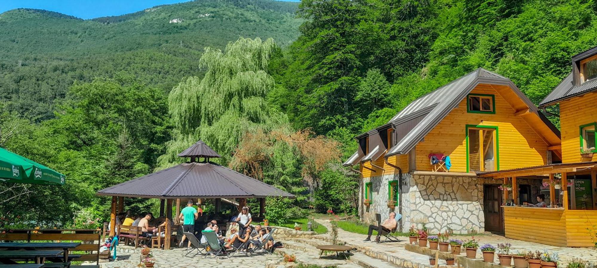 Rafting Camp Encijan Hotell Foca Rum bild